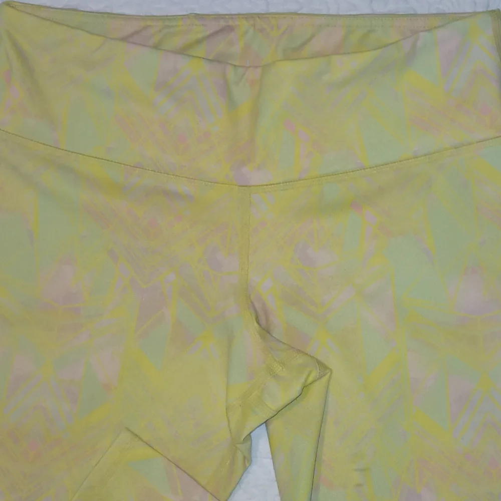 3/$25 ALO Airbrush Strech Cropped Leggings in Zest Indigo Geometric Women's M - Picture 2 of 8